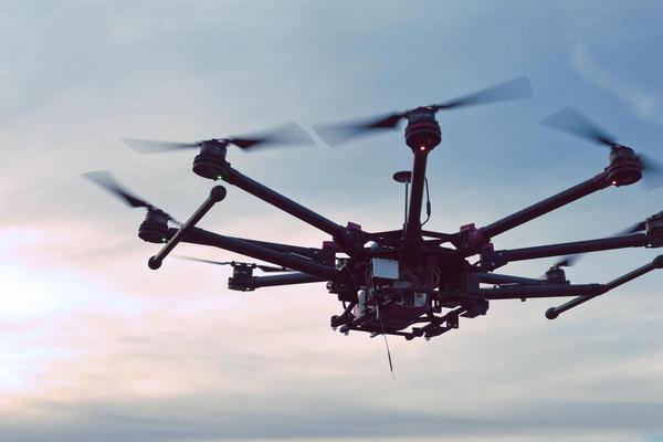 [Translate to fr:] RRC bietet Batterien und Batteriesysteme für Drohnen.